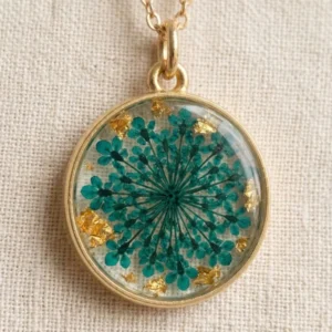 floral round resin pendant