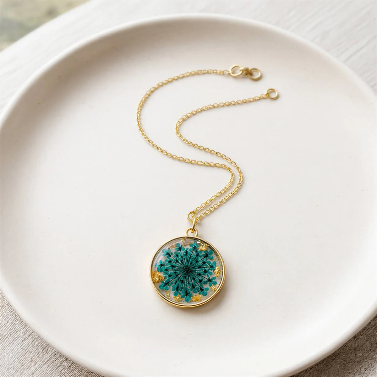 floral round resin pendant floral round resin pendant